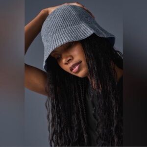 NWT Alo Denim Knit Bucket Hat